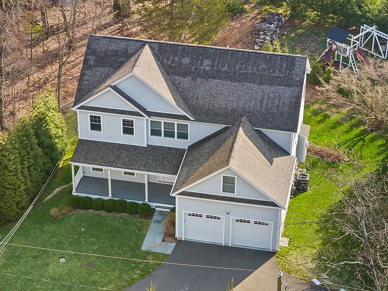1049 Stillwater Rd — Photo 2