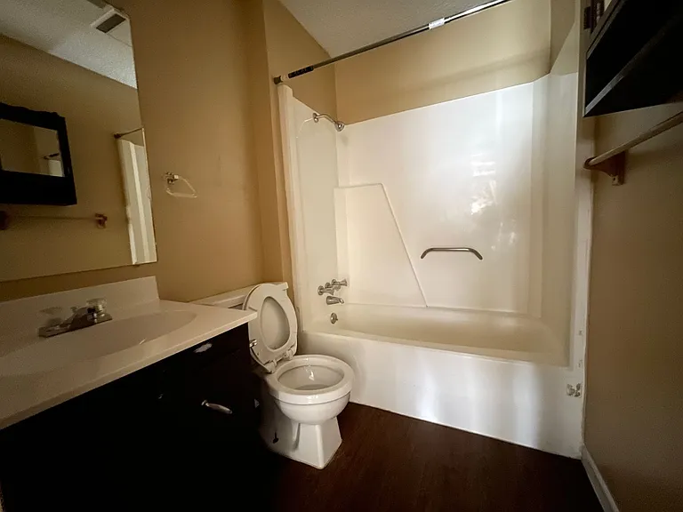 1409 Farhills Dr — Photo 8