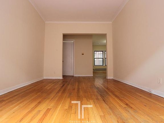2nd image of 654 W Cornelia Ave #8