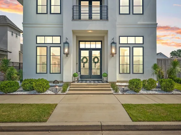 100 Catamaran Dr, Youngsville, LA 70592