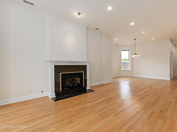 4th image of 709 W Diversey Pkwy Unit 2