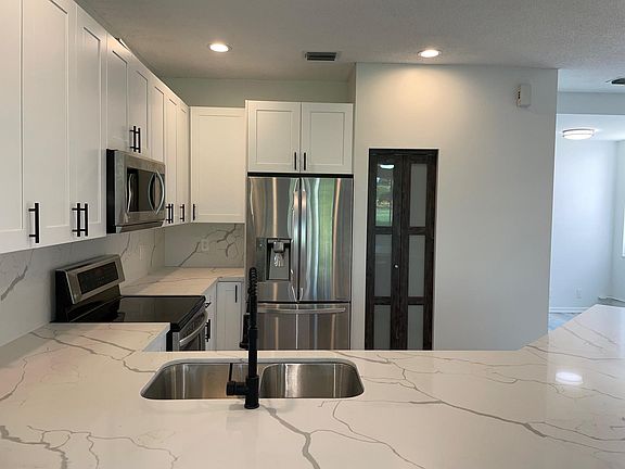 5th image of 102-8042 Aberdeen Dr #102