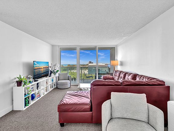 5th image of 100 Bayview Dr APT 1025