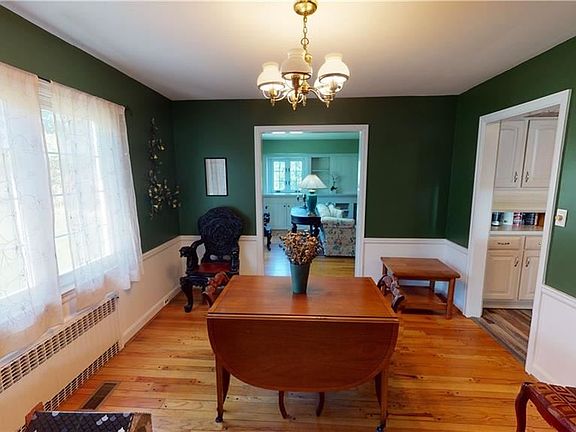 3rd image of 105 Eaton Dr