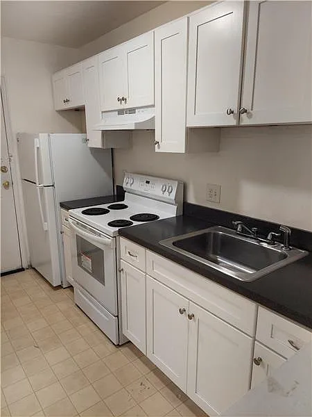 2 bed, 950 sqft, $2,195 — Photo 2