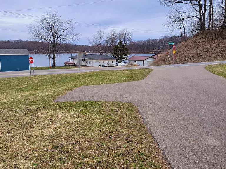 5317 W Cloverdale Rd — Photo 2