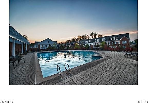 4th image of 1006 Hyde Ln #X-2