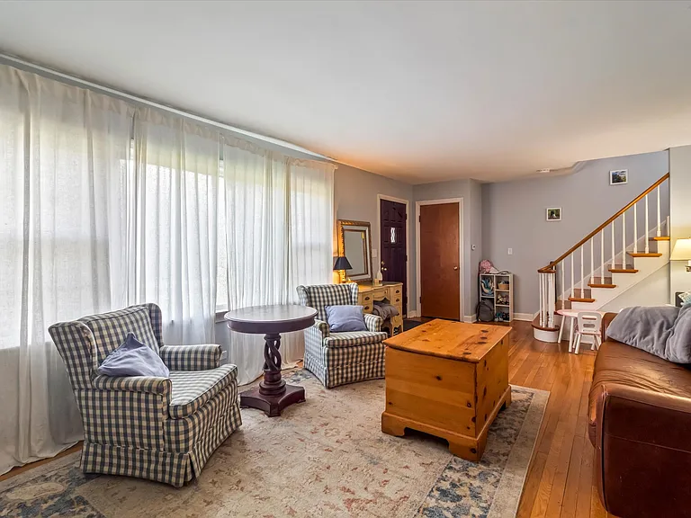745 Greenview Pl — Photo 10