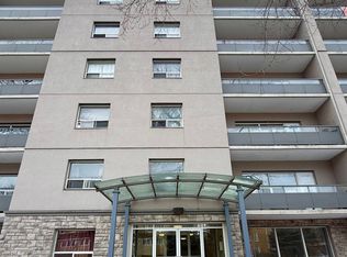 50 East St #401, Oakville, ON L6L 3K4