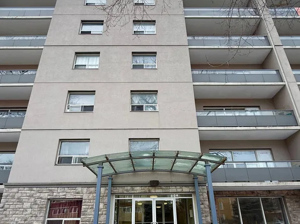 50 East St #401, Oakville, ON L6L 3K4