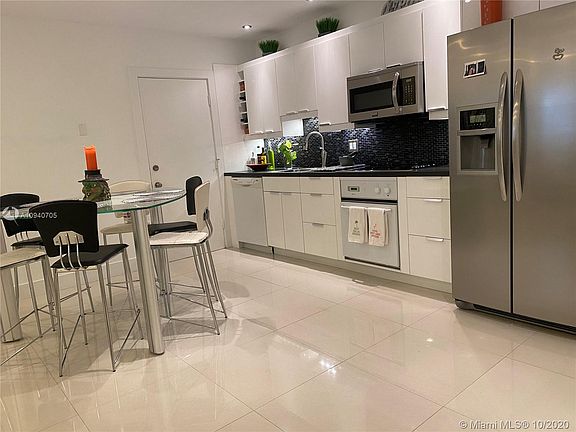 4th image of 2220 NE 68th St APT 1011