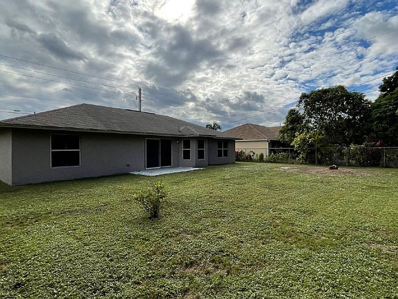 3rd image of 517 SW Paar Dr
