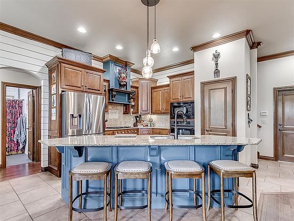 5th image of 16209 Old Oak Dr