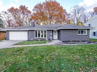 279 Cadman Dr, Williamsville, NY 14221