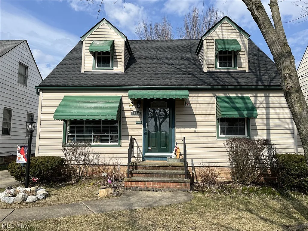 15705 Rockside Rd photo 1