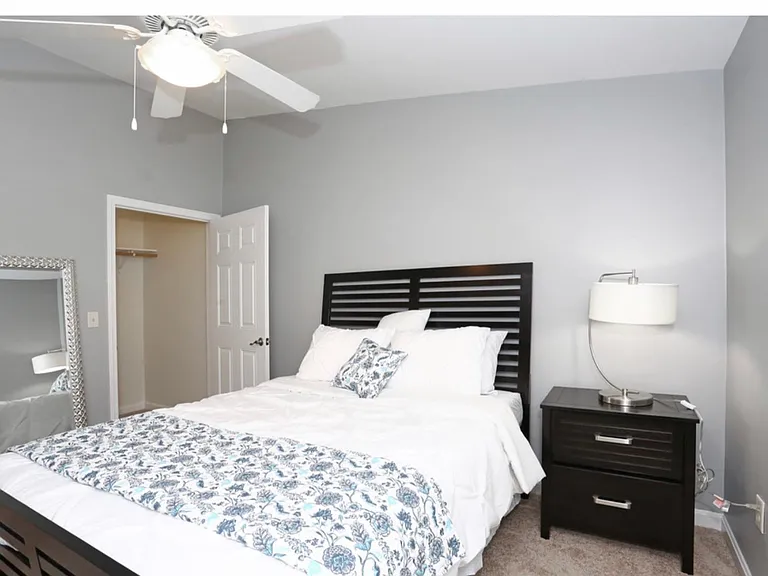 Stonington Estates Apartments — Photo 34