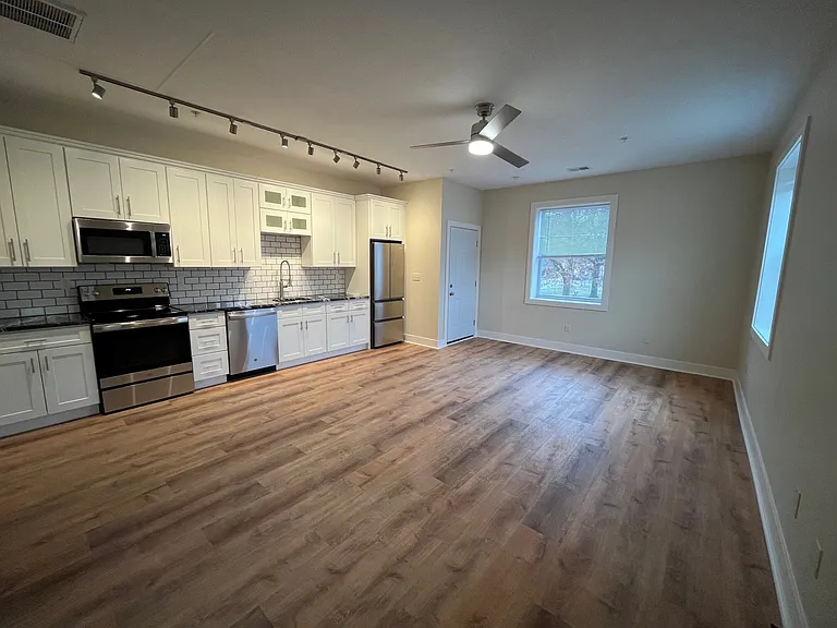 200 Amber St — Photo 18
