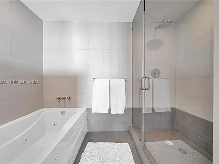 55 SE 6th St #1803 — Photo 28