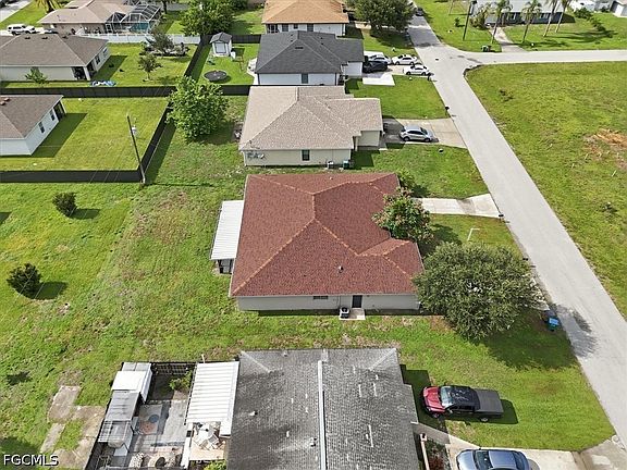 4th image of 912 SE 6th Ct