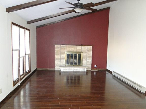 3rd image of 820 Elm Ave