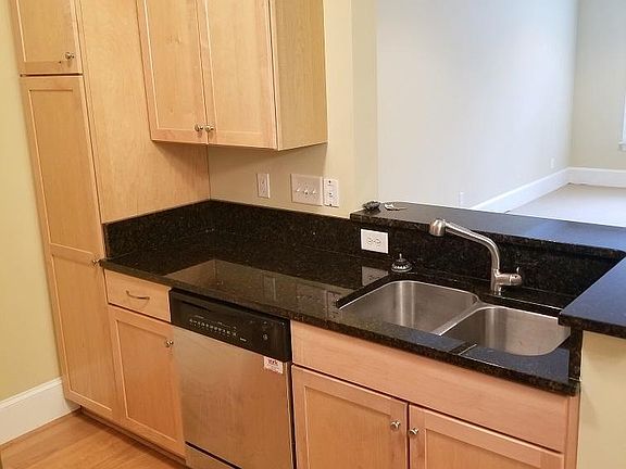 5th image of 401 Finsbury St APT 200