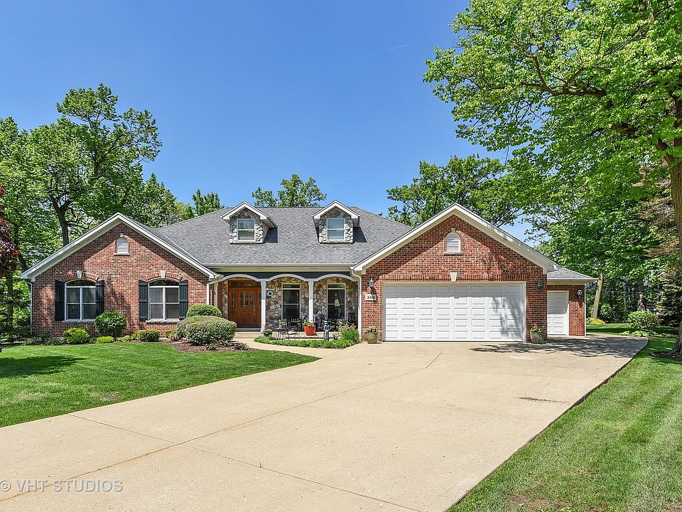 1st image of 349 Woodland Ct