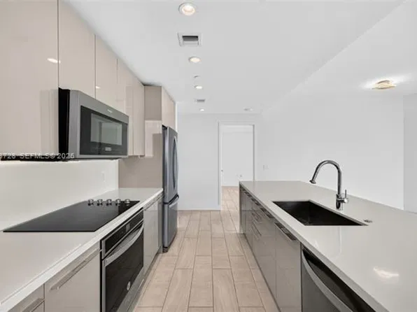 2000 Metropica Way, Fort Lauderdale, FL