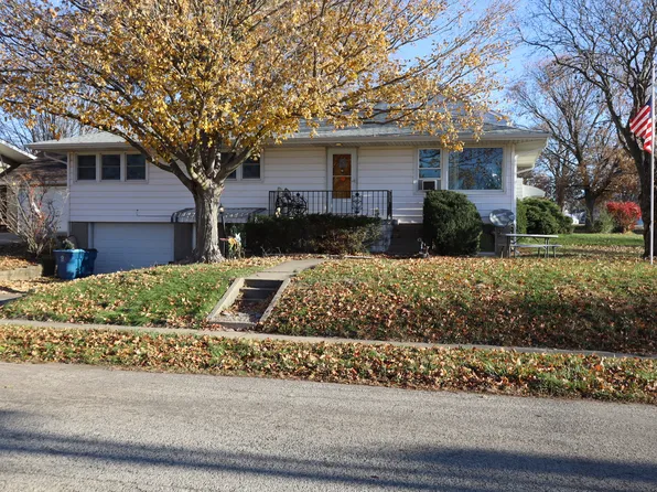 325 McDonald St, Walnut, IL 61376