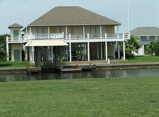1220 Fountain View Dr, Crystal Beach, TX 77650