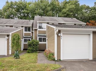 126 Hopmeadow St APT 4E, Simsbury, CT 06089