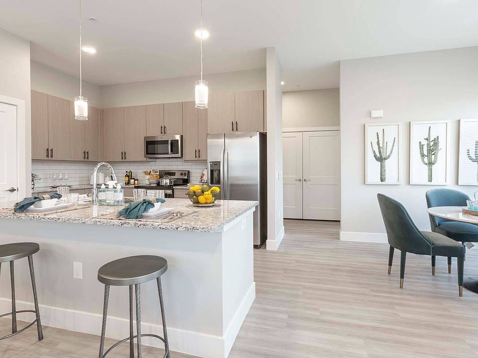 Model Kitchen & Dining