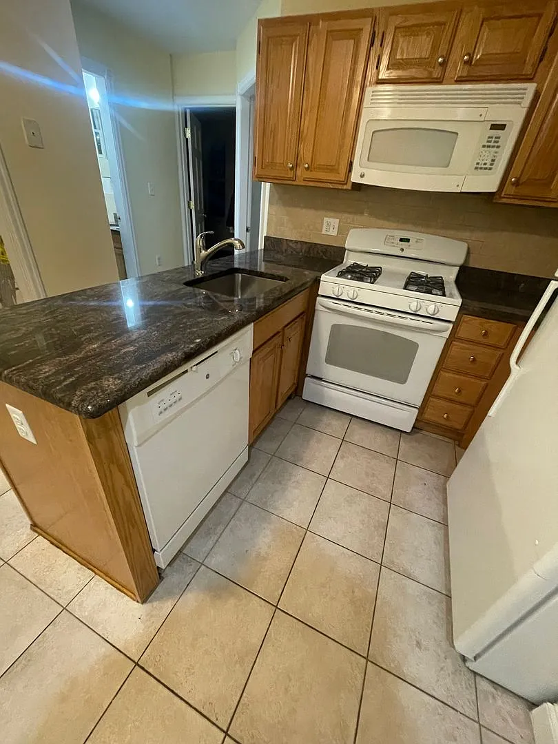 9/1 No fee! Modern 3BR in elevator building near Northeastern, Berklee! — Photo 1