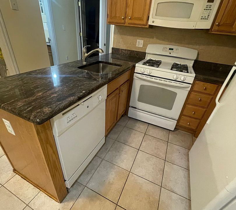 1st image of 90 Westland Ave #21