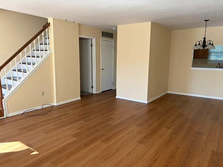 272 Lexington Rd — Photo 4