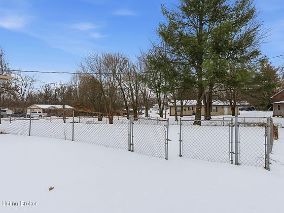 5th image of 450 Pearman Ave