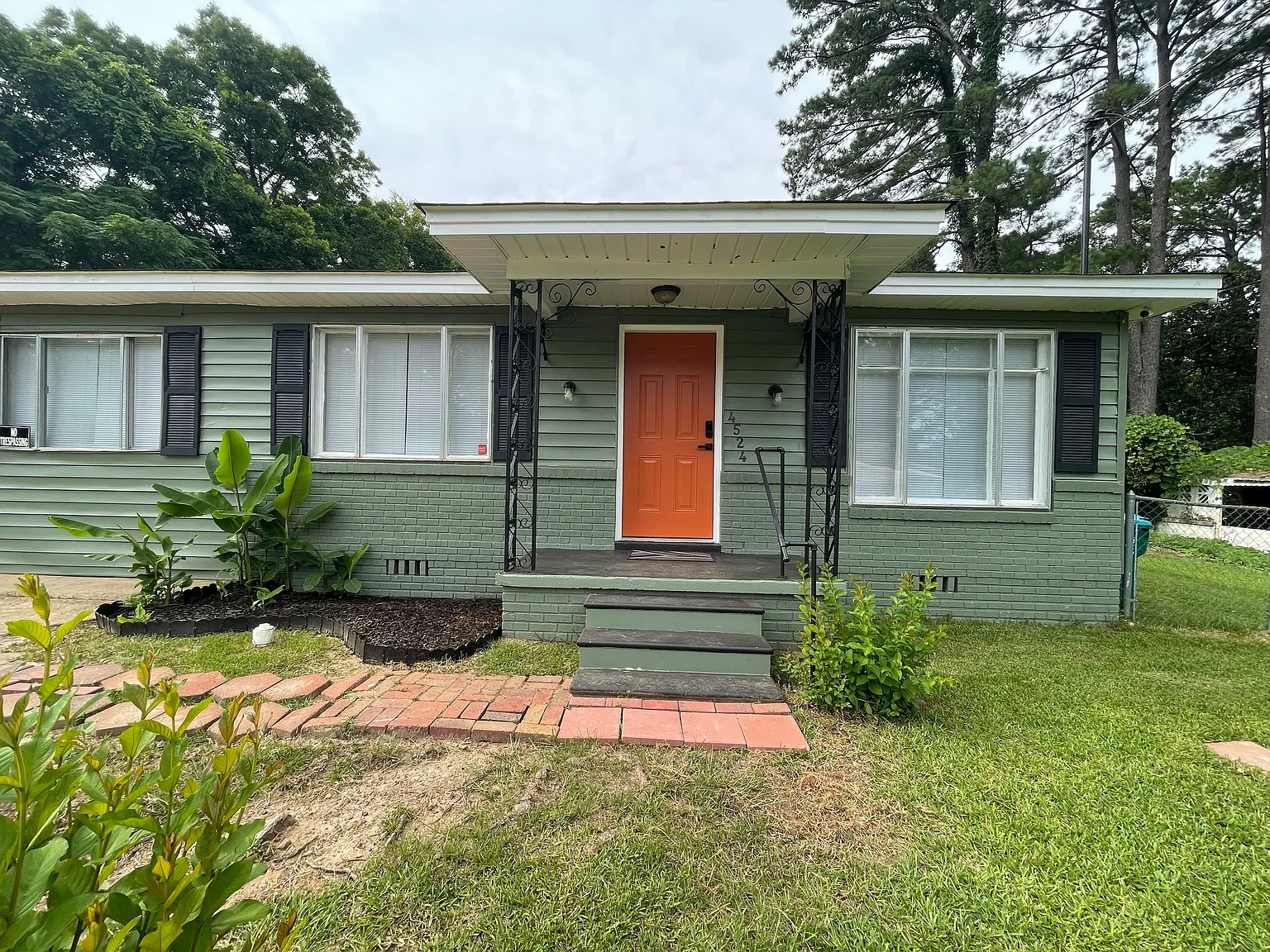 5 bed, 2118 sqft, $2,900 — Photo 2