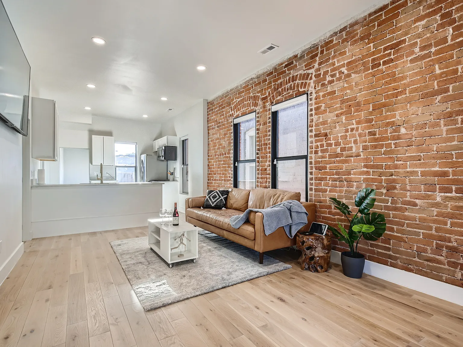 3000 Welton St — Photo 4