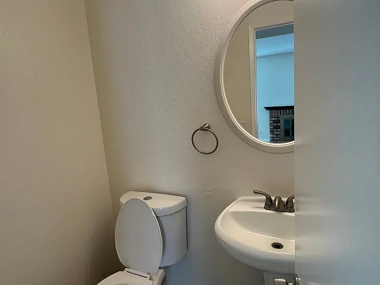 555 Azusa Ave #15 — Photo 9