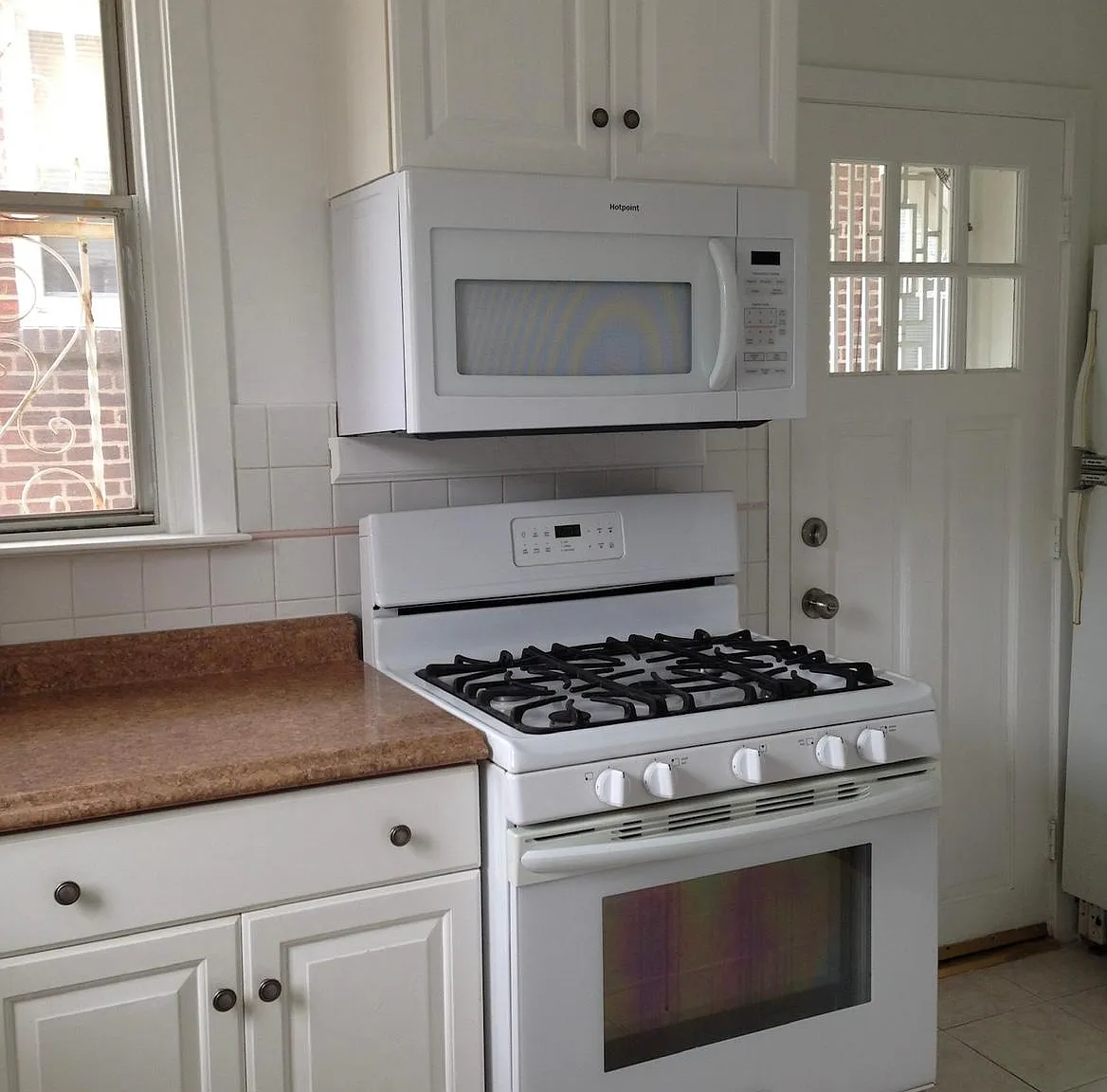 3 bed, 2.5 bath, 1804 sqft, $2,400 — Photo 3