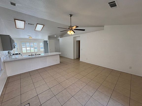5th image of 294 Garlin Ct