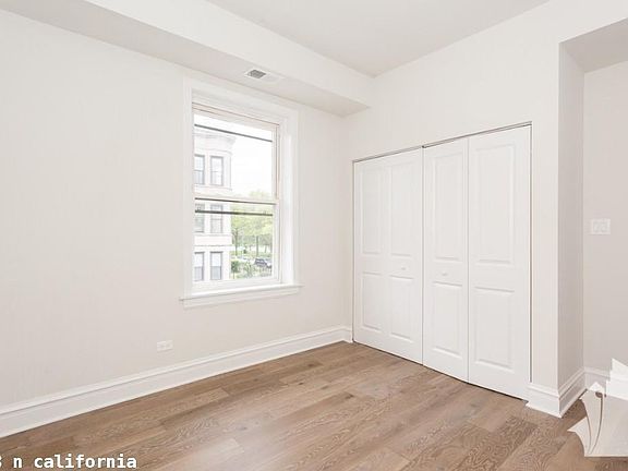 3rd image of 2543 N California Ave #1318