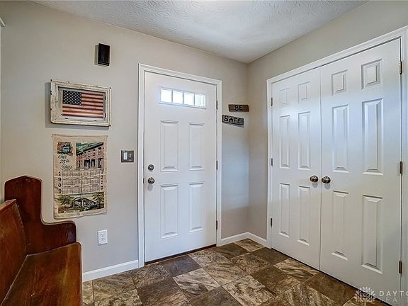 5th image of 718 Maxwell Ct