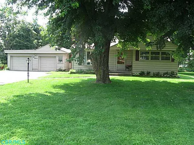 813 Colonial Dr photo 1