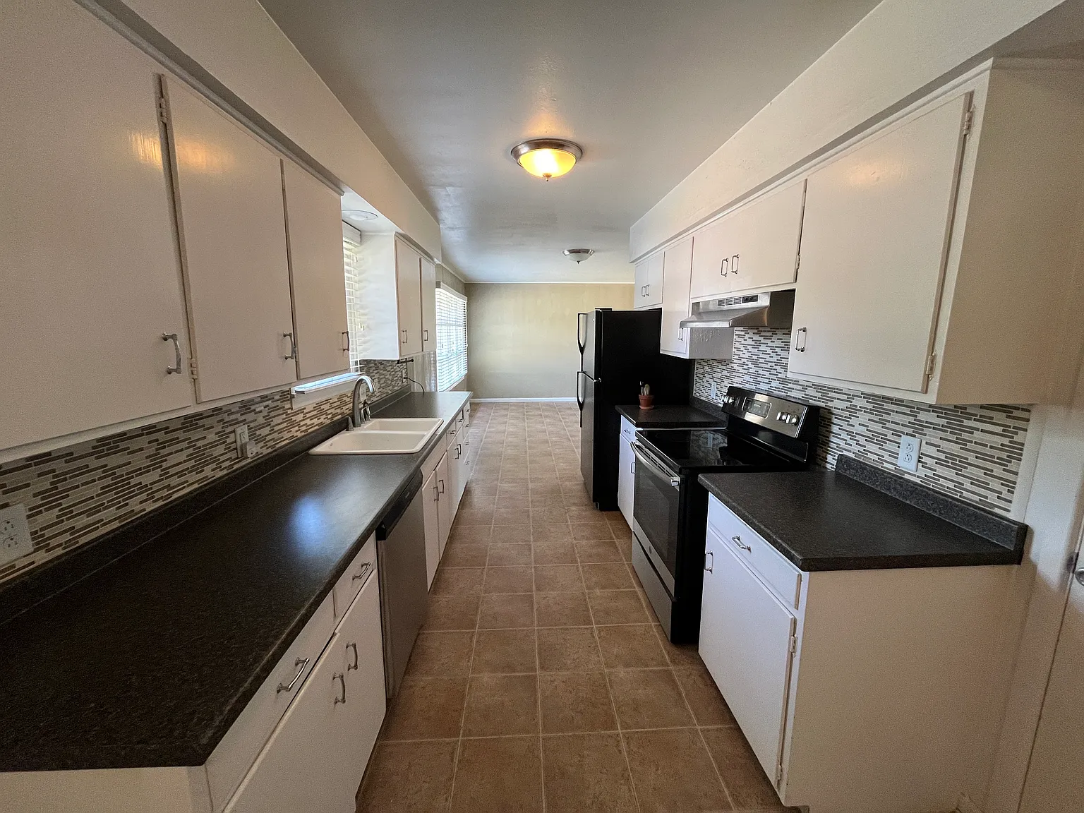 3 bed, 1661 sqft, $1,800 — Photo 2