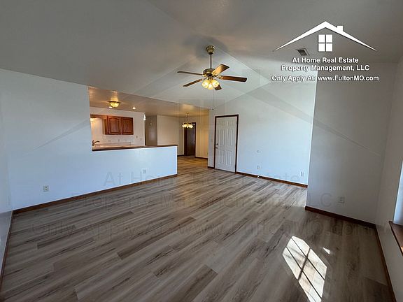 4th image of 1117-1119 Ashton Cir E