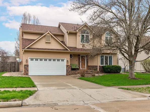 8023 Sutton Dr, Urbandale, IA 50322