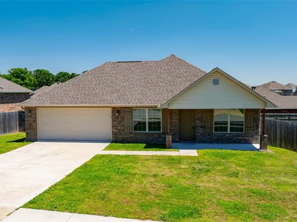 716 Vista St, Gentry, AR 72734