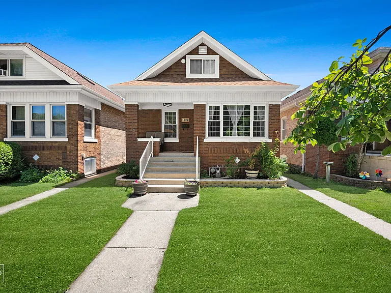 1327 Euclid Ave — Photo 1