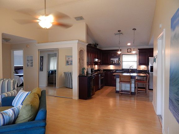 5th image of 3721 NE 5th Ave