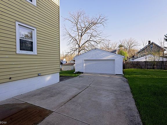 3rd image of 115 Riverdale Ct